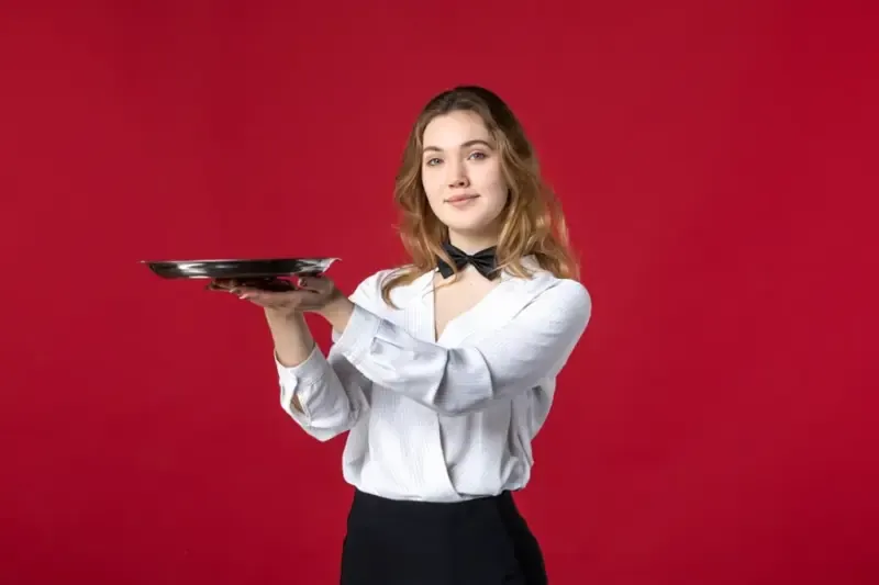 Co nosi kelner w restauracji?